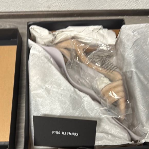 KENNETH COLE HART SANDAL/BUFF - Picture 2 of 6